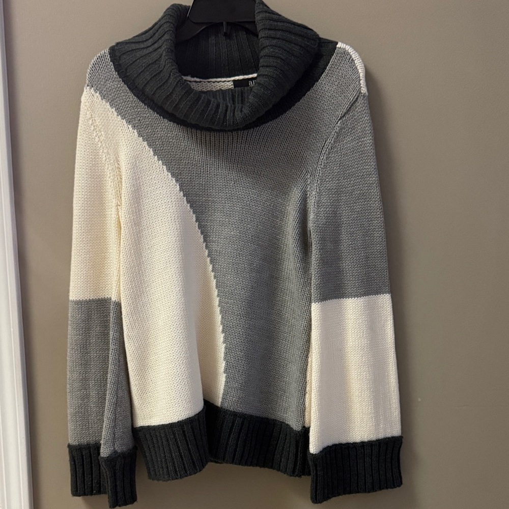 a.n.a Gray&White Cowl Neck Sweater PTP 17-21 with bell sleeves